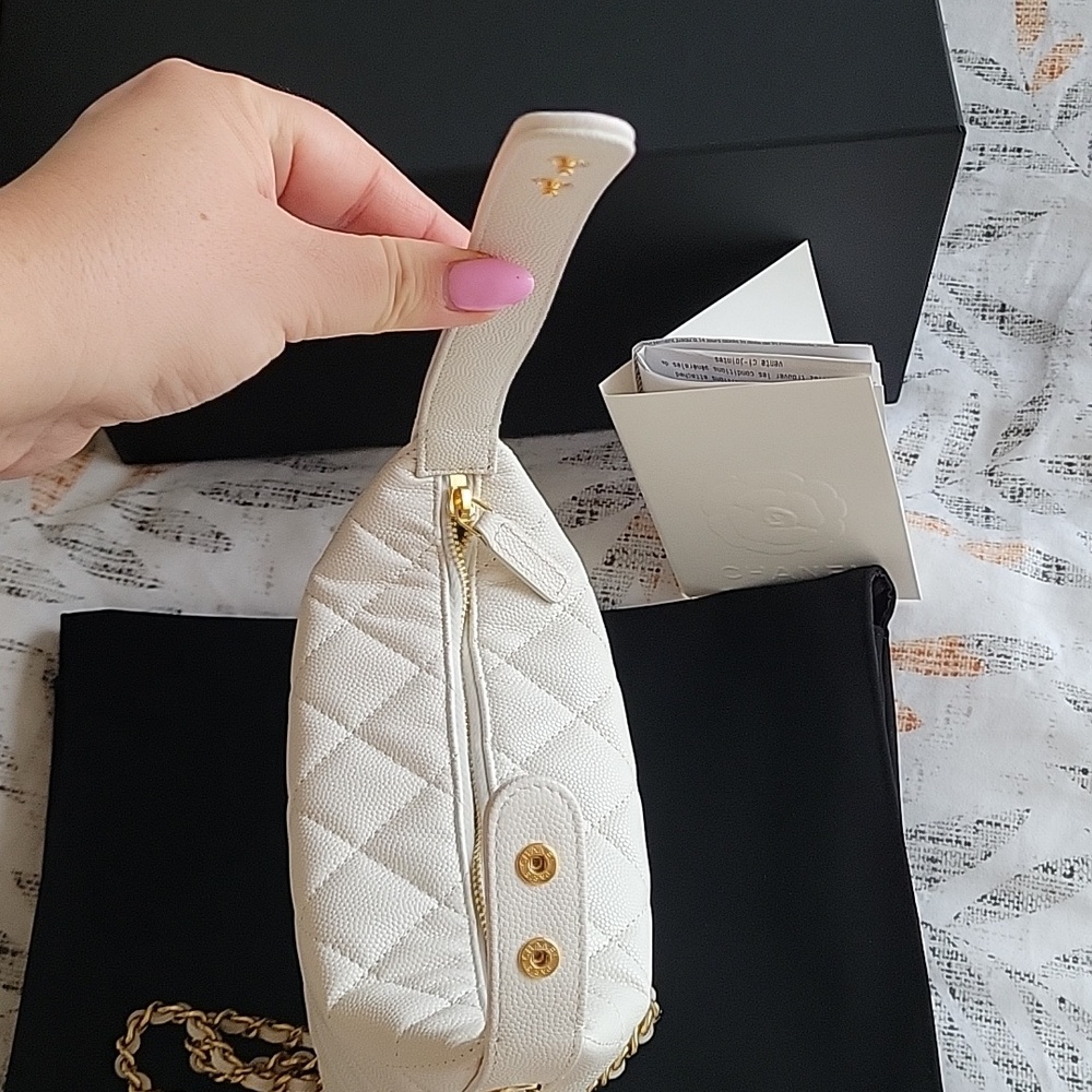 Chanel Ivory Quilted Clutch on Chain - Picture 6 of 9